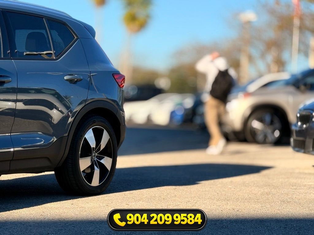 Used 2020 Volvo XC40 T5 Momentum w/ Protection Package Premier image 2