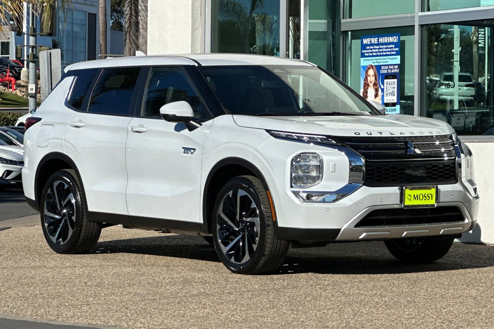 New 2025 Mitsubishi Outlander SE image 2