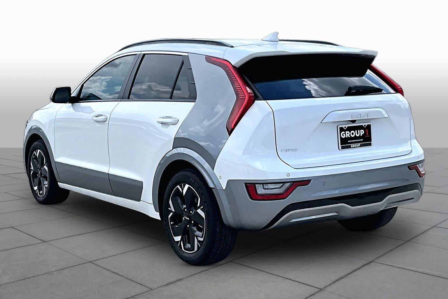Certified 2023 Kia Niro Wave FWD image 10