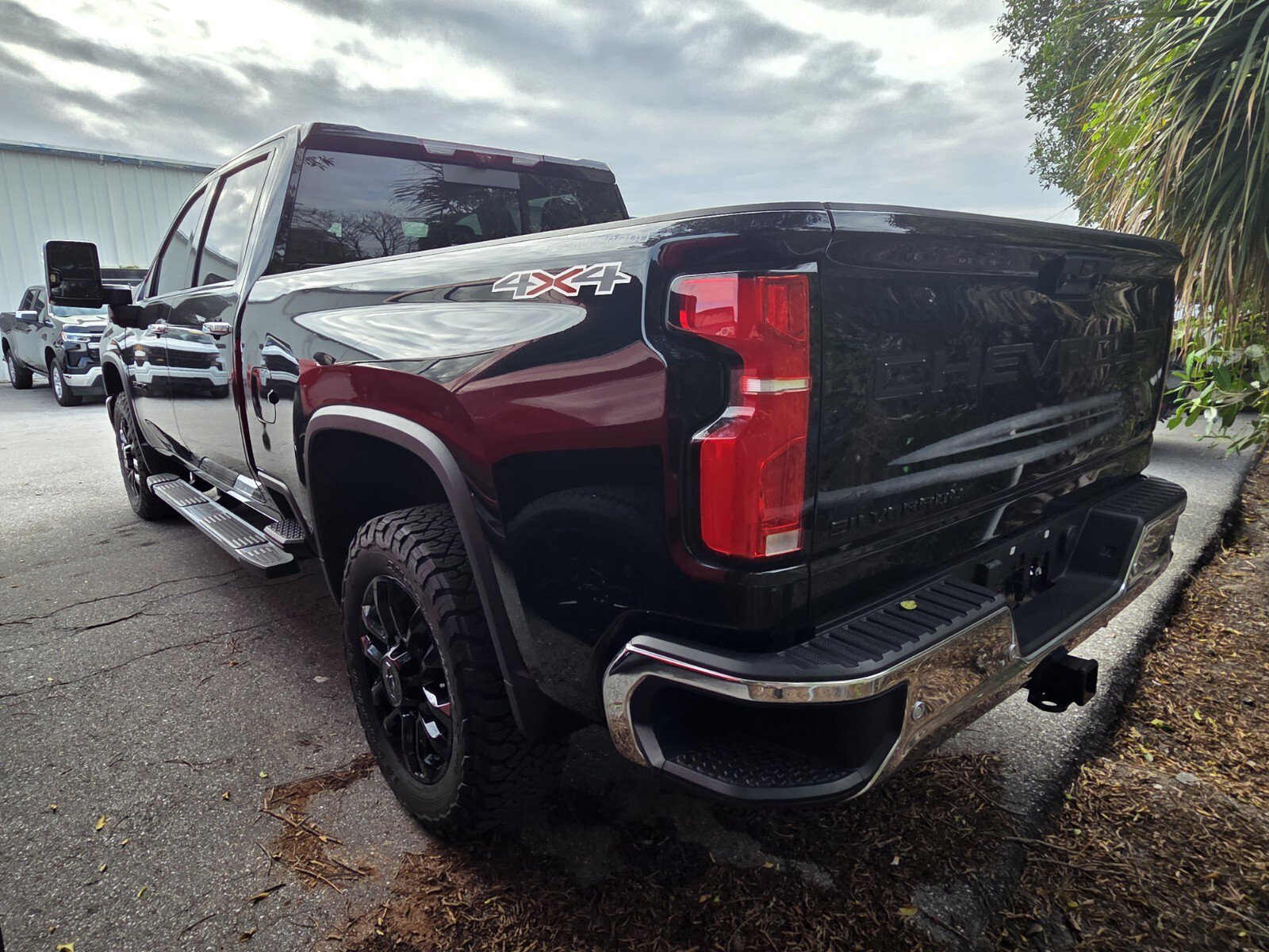 Used 2025 Chevrolet Silverado 2500 LTZ w/ LTZ Premium Package AWD/4WD image 5