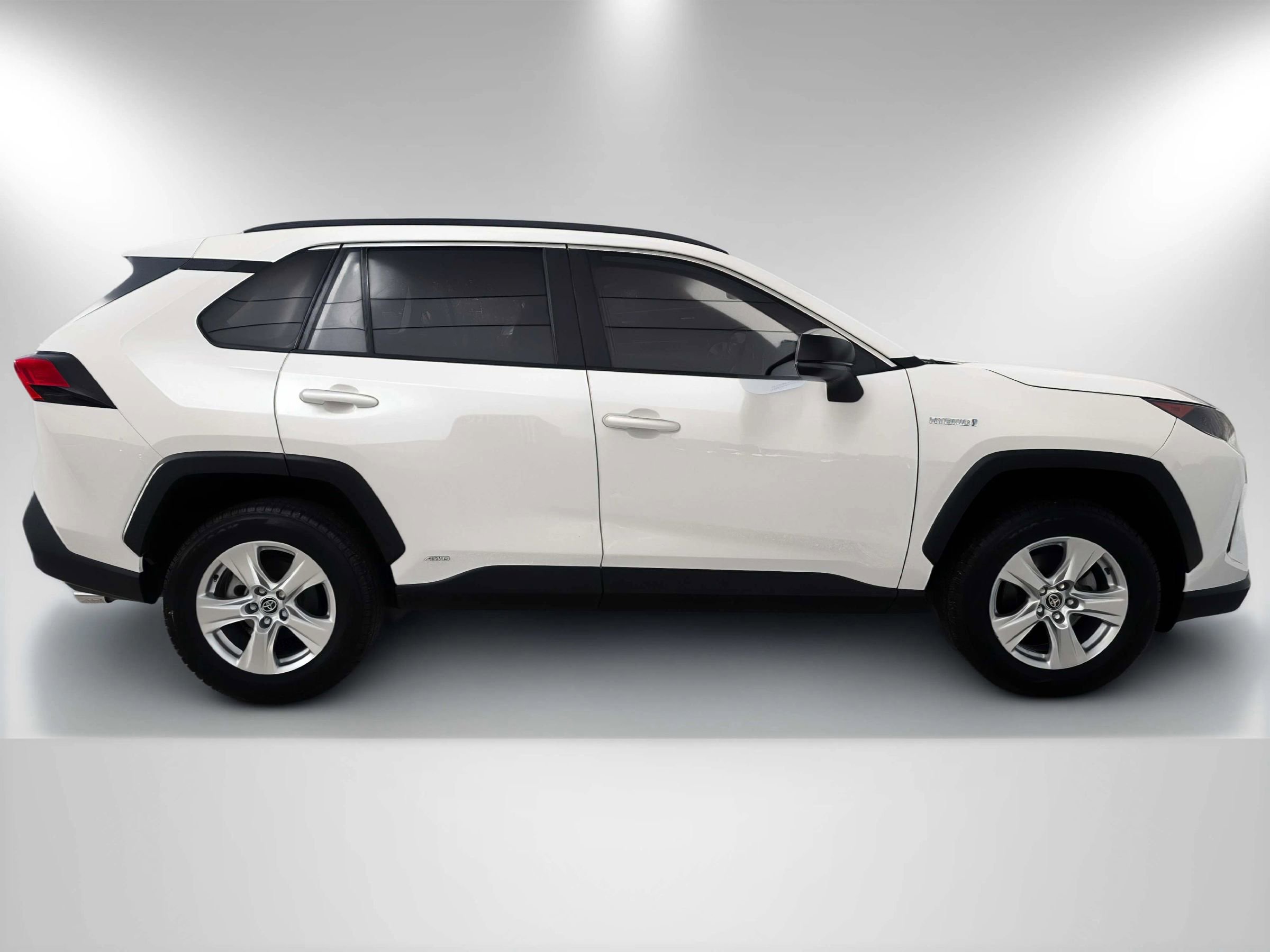 Used 2020 Toyota RAV4 LE image 6