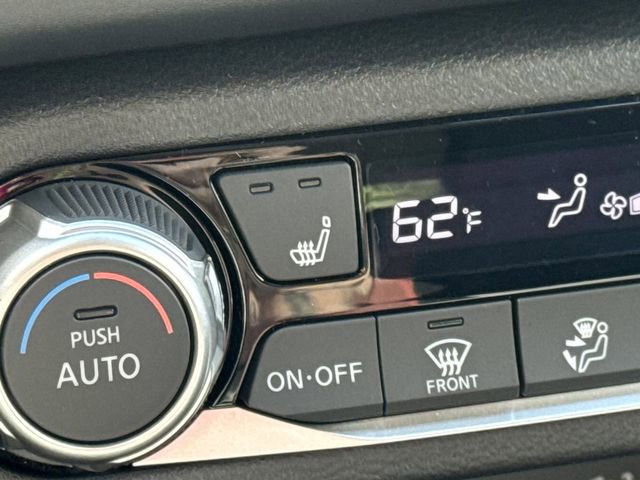 New 2025 Nissan Versa SR w/ Trunk Package image 6