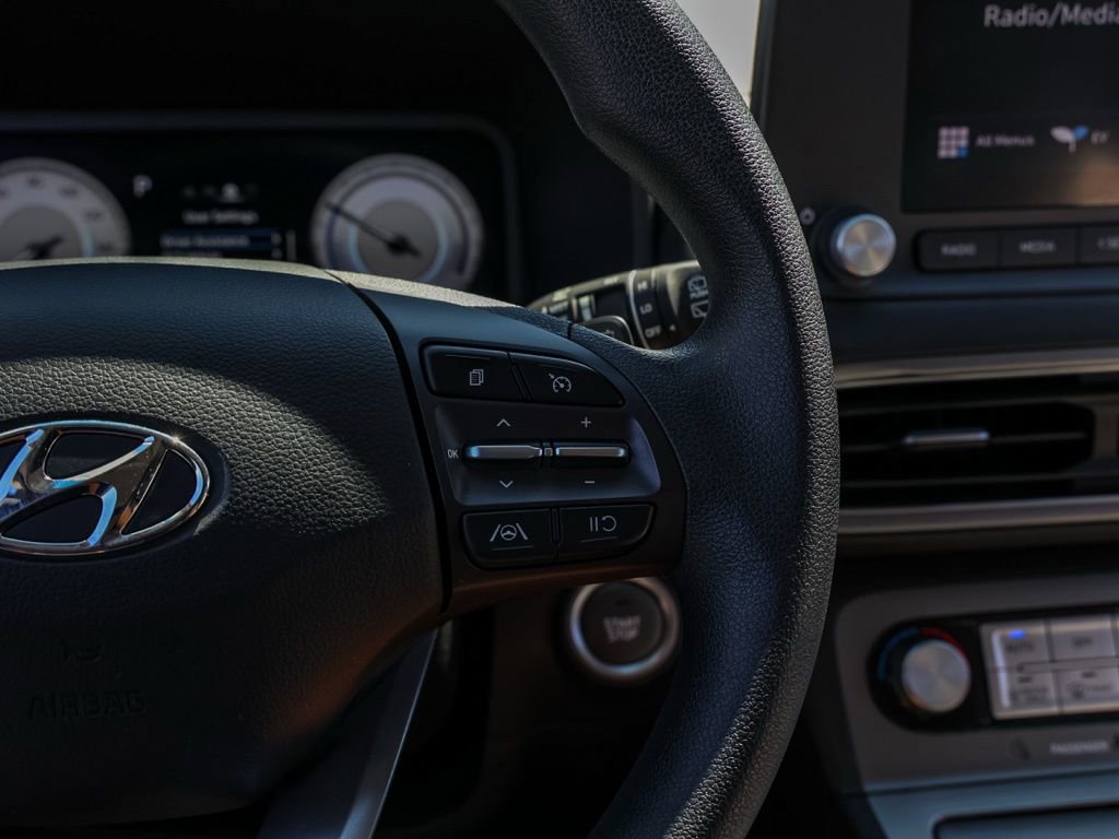 Used 2023 Hyundai Kona SE image 27