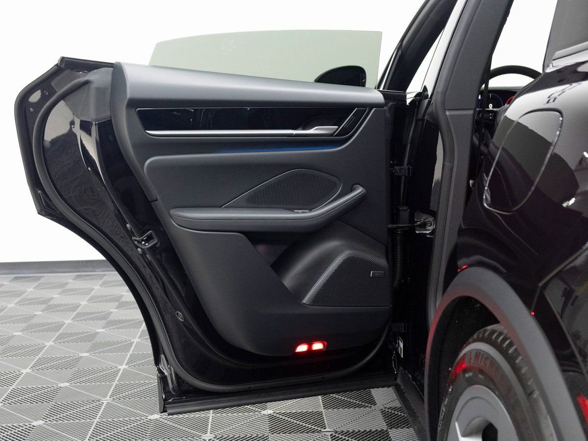 New 2025 Porsche Macan 4 Electric image 22