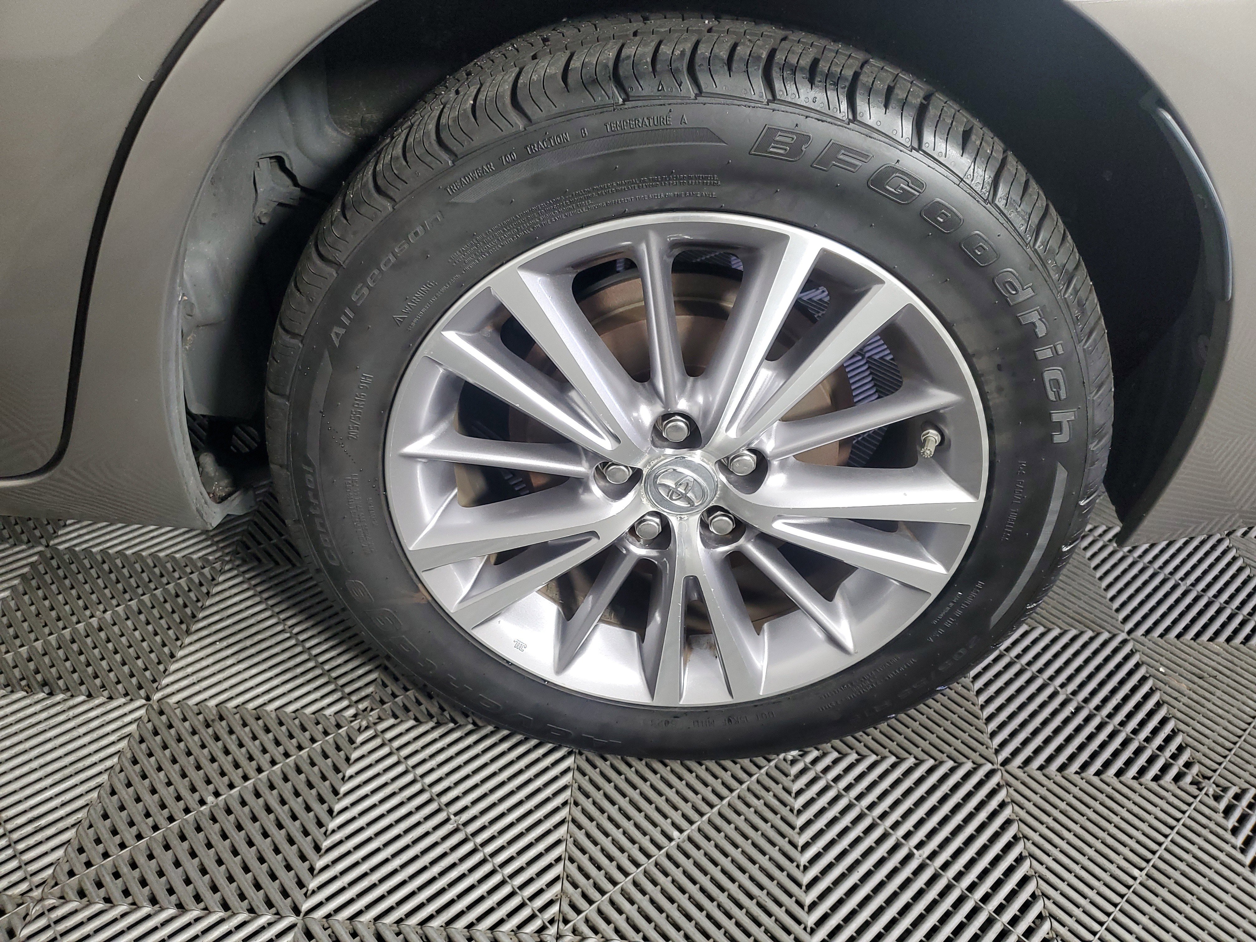 Used 2014 Toyota Corolla LE image 26