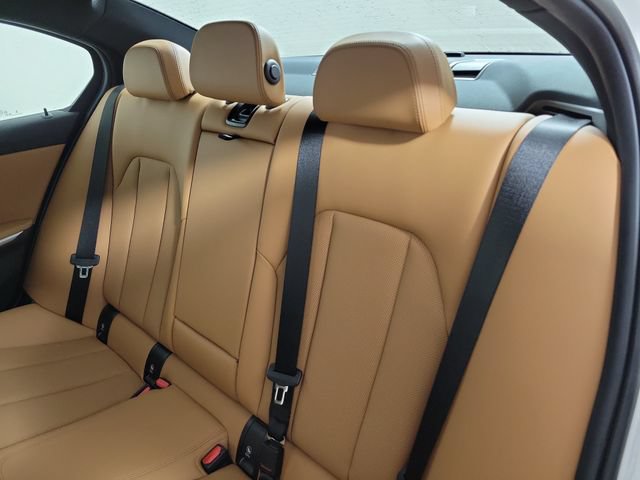 Used 2024 BMW 330i xDrive Sedan AWD/4WD image 13