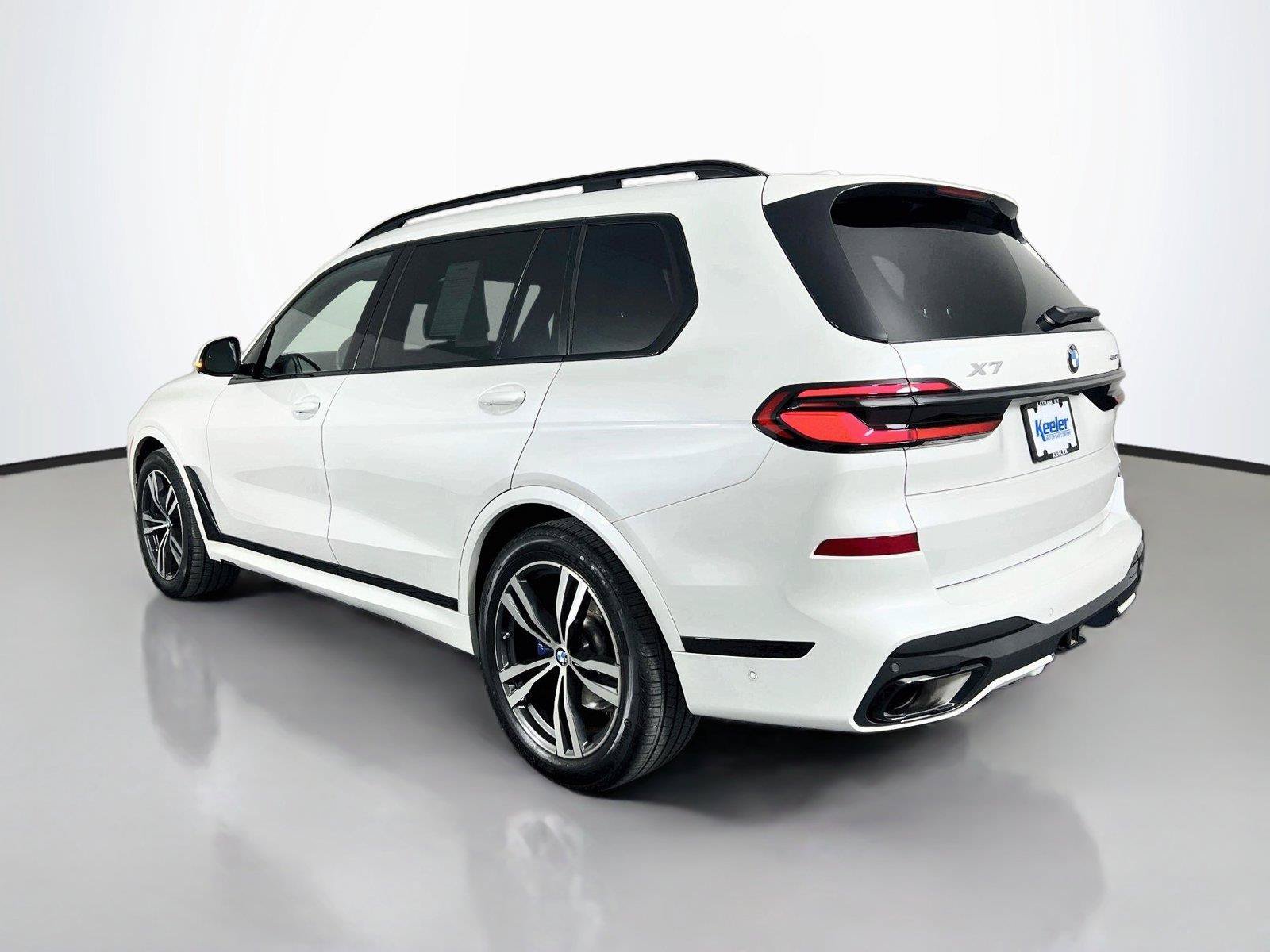 Used 2025 BMW X7 xDrive40i w/ M Sport Package AWD/4WD image 4