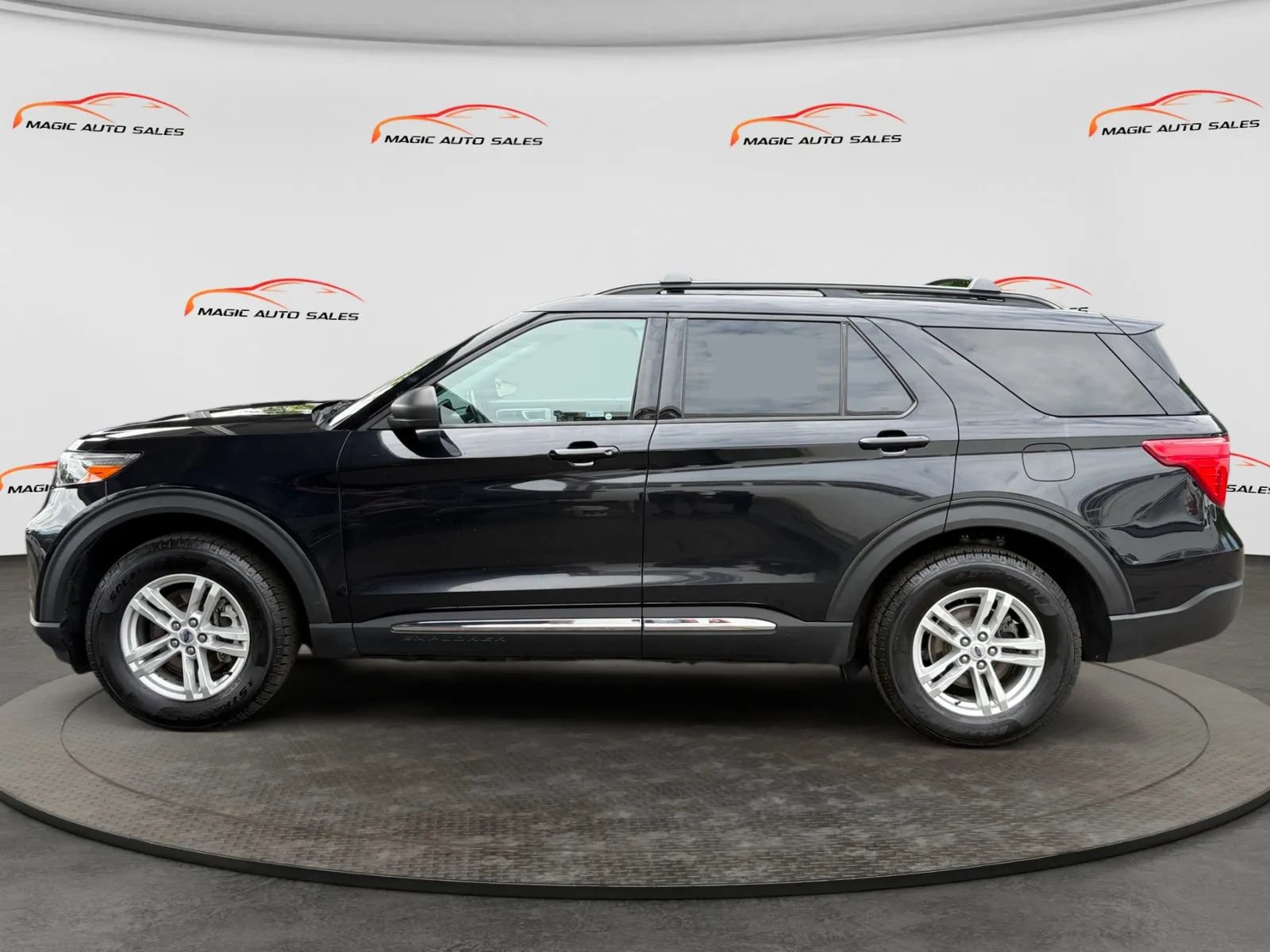Used 2021 Ford Explorer XLT AWD/4WD image 7