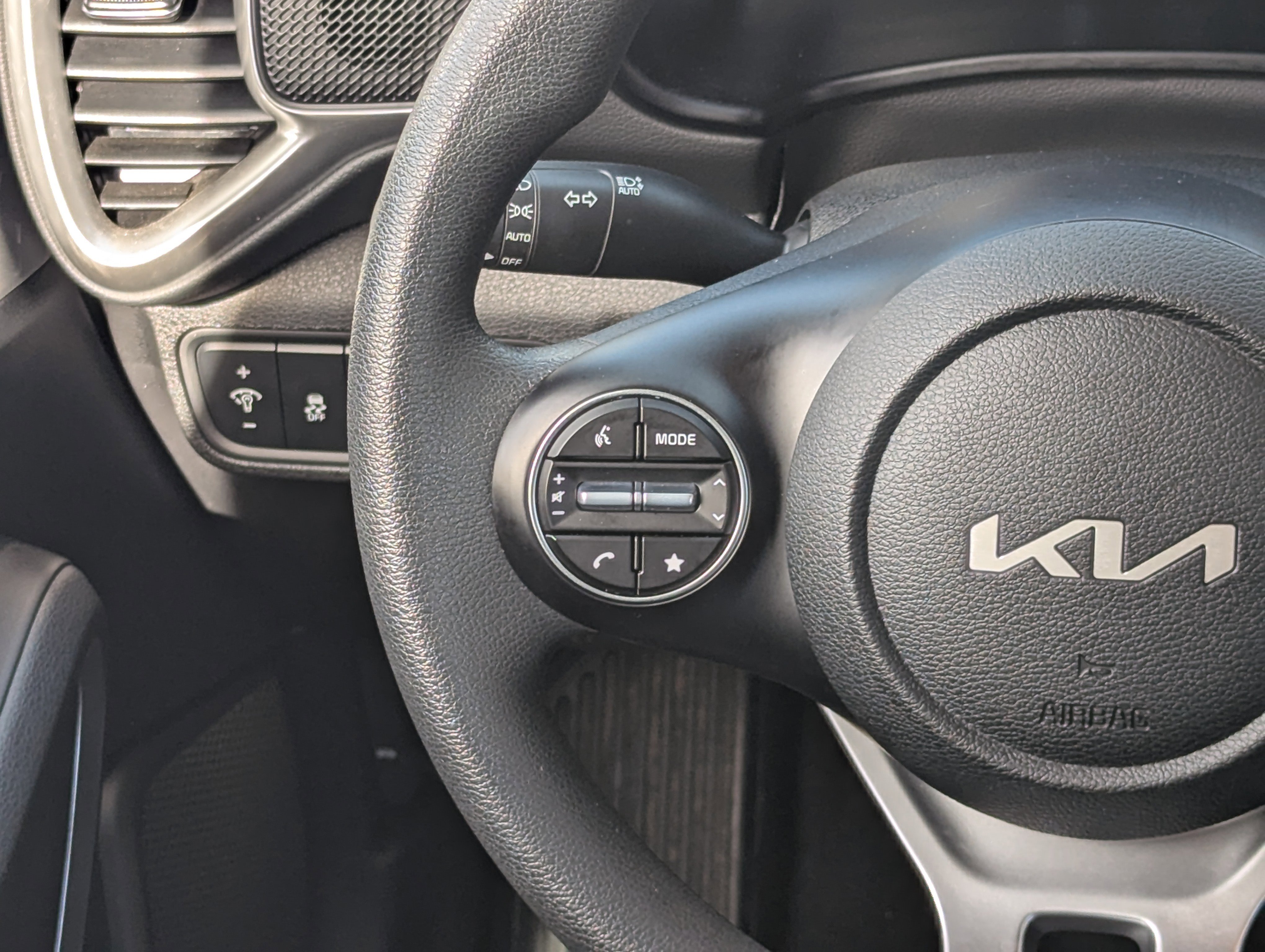 Certified 2025 Kia Soul LX image 17