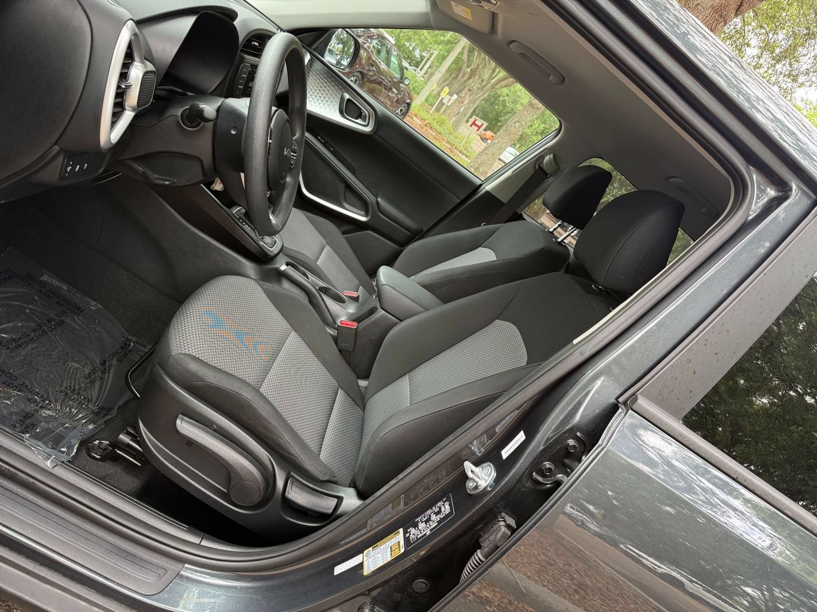 Used 2025 Kia Soul LX w/ LX Technology Package FWD image 24