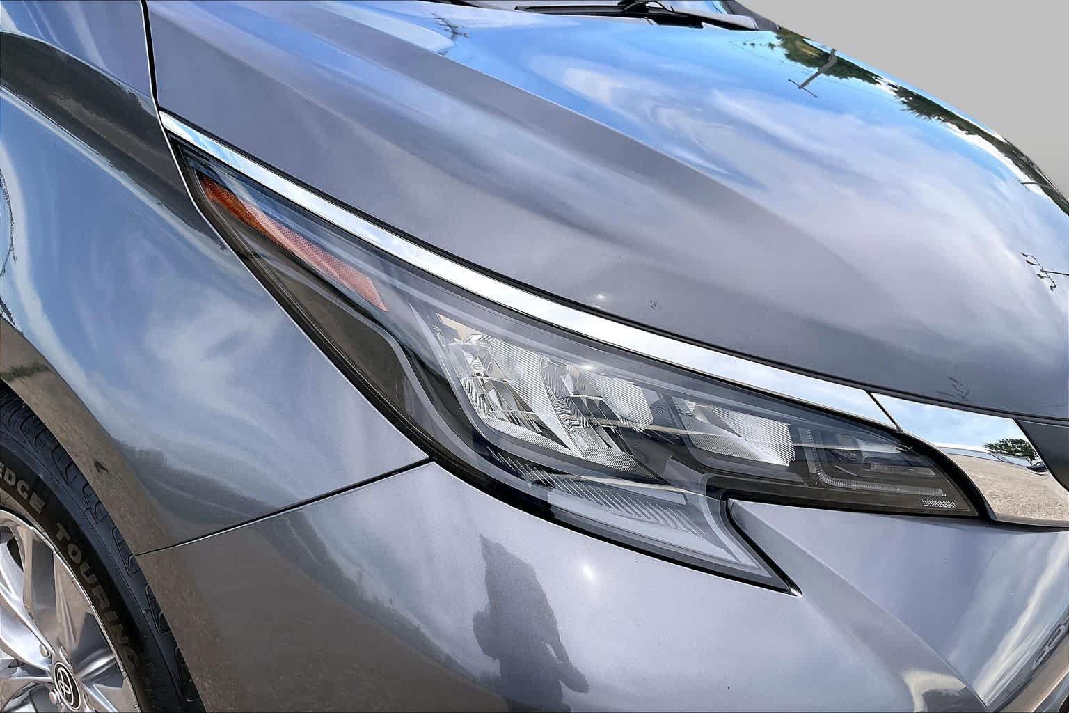 Used 2025 Toyota Sienna XLE FWD image 26