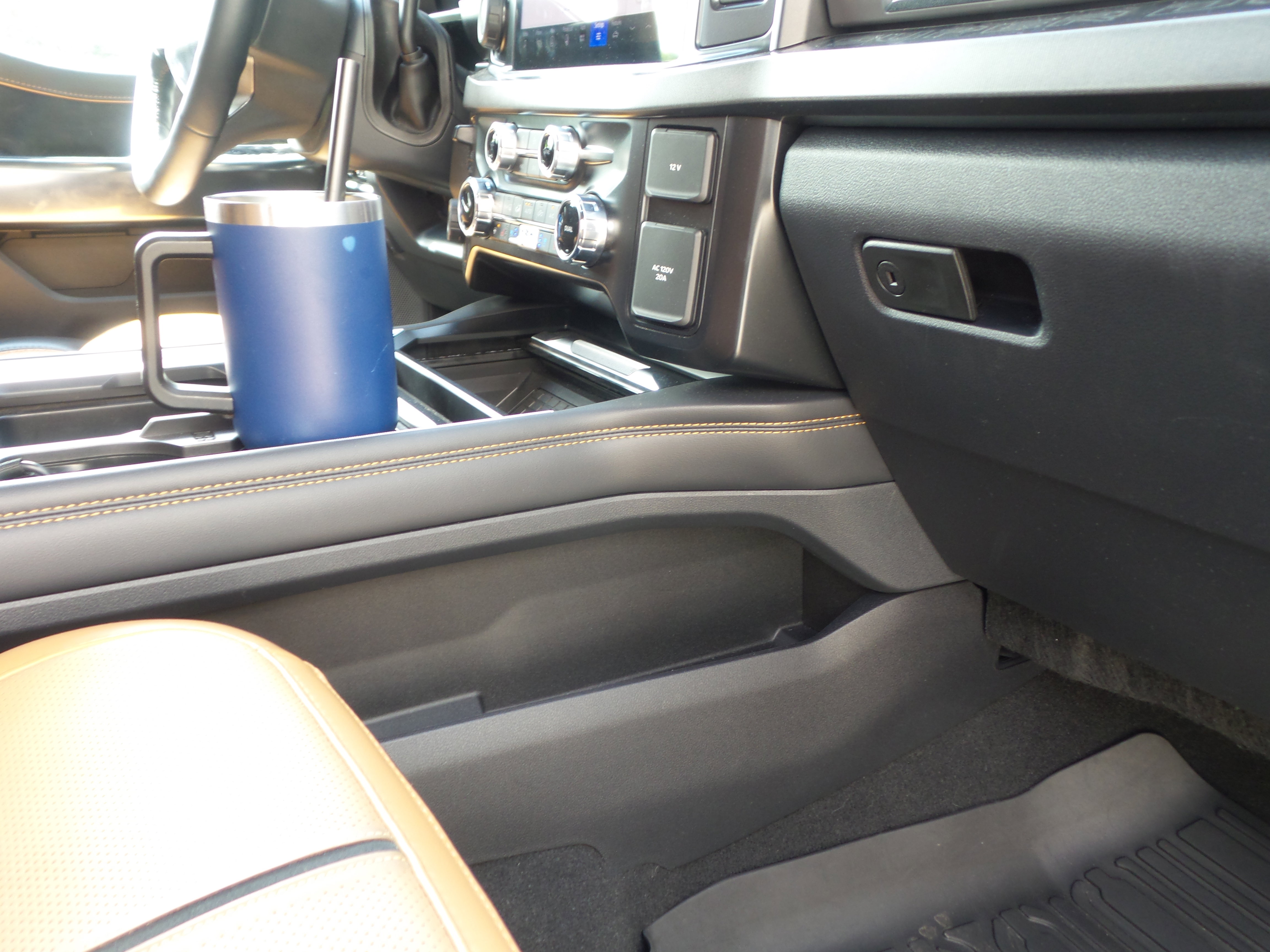 Used 2024 Ford F350 Platinum w/ FX4 Off-Road Package image 57