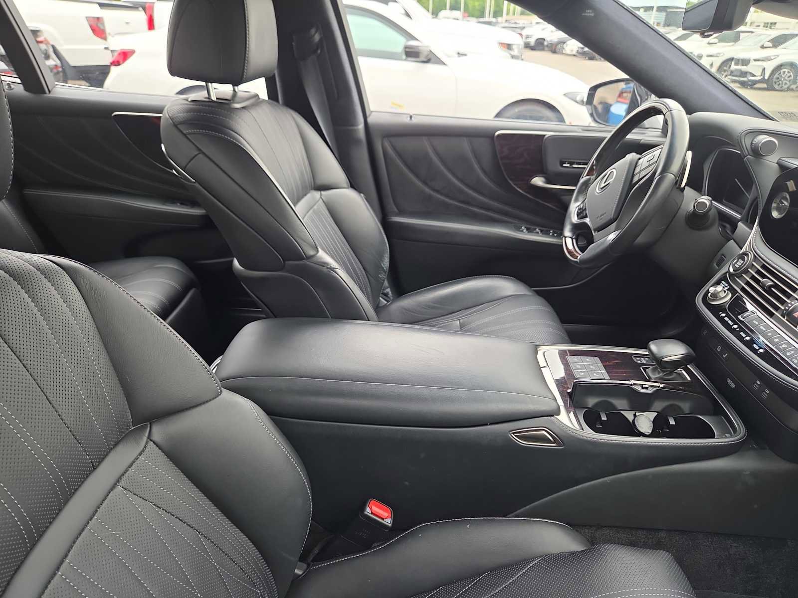 Used 2023 Lexus LS 500 AWD w/ Luxury Package image 11