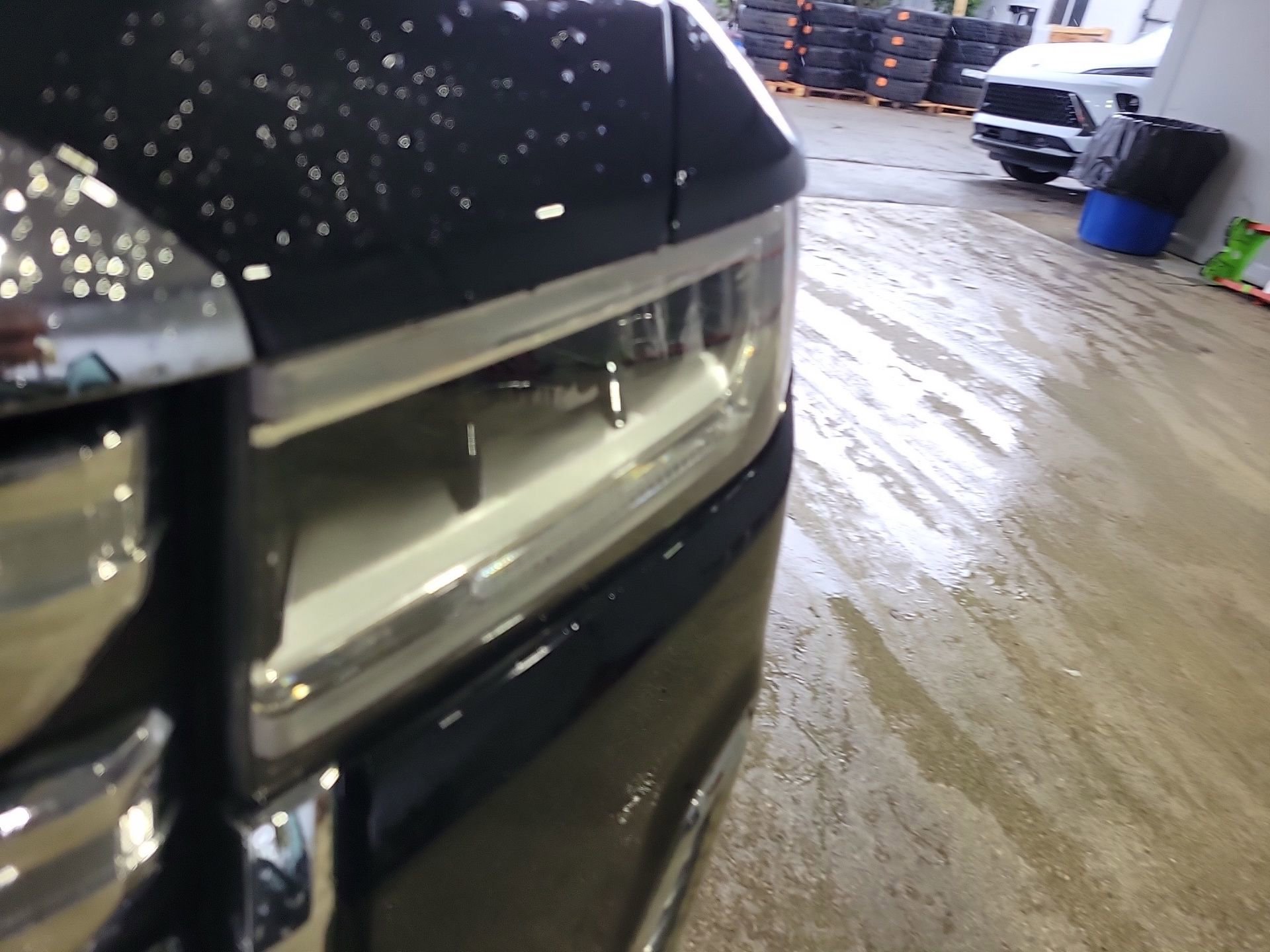 Used 2023 GMC Acadia SLE image 7