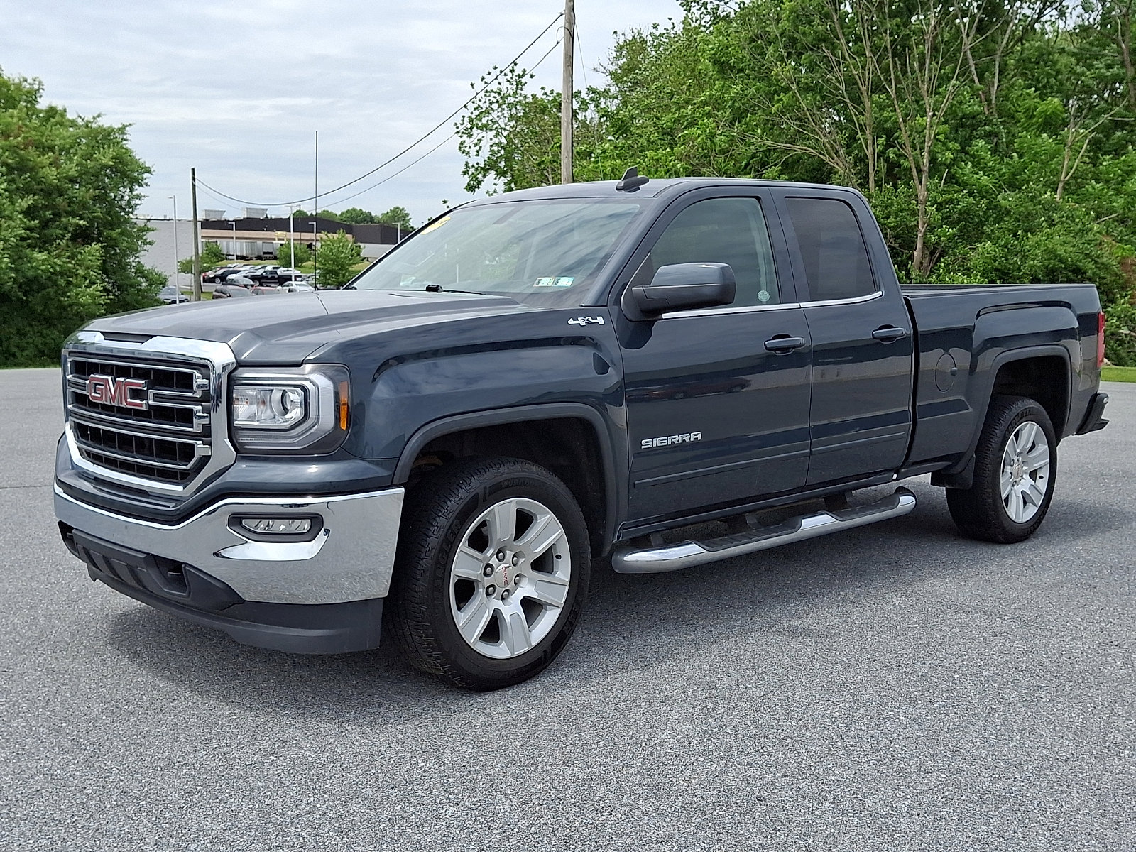 Used 2017 GMC Sierra 1500 SLE w/ SLE Value Package AWD/4WD image 3