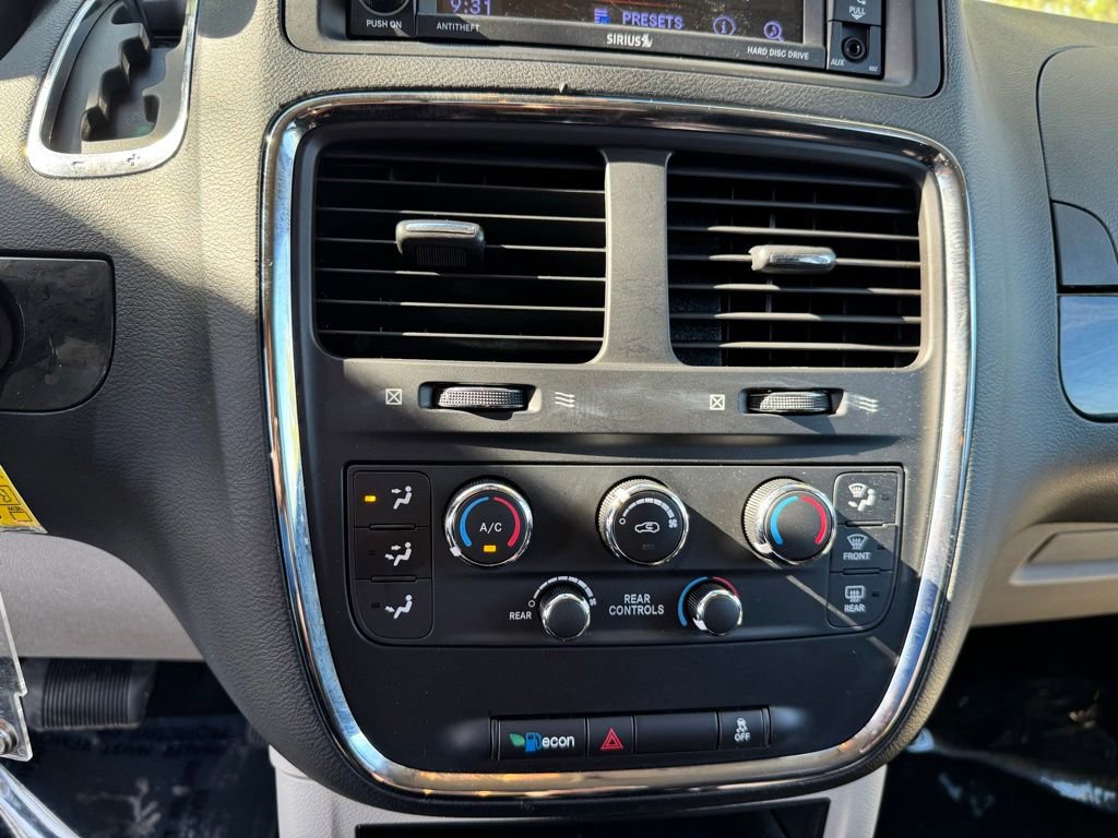 Used 2018 Dodge Grand Caravan SE w/ UConnect Hands-Free Group FWD image 14