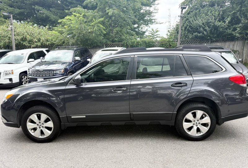 Used 2012 Subaru Outback 3.6R Limited AWD/4WD image 4