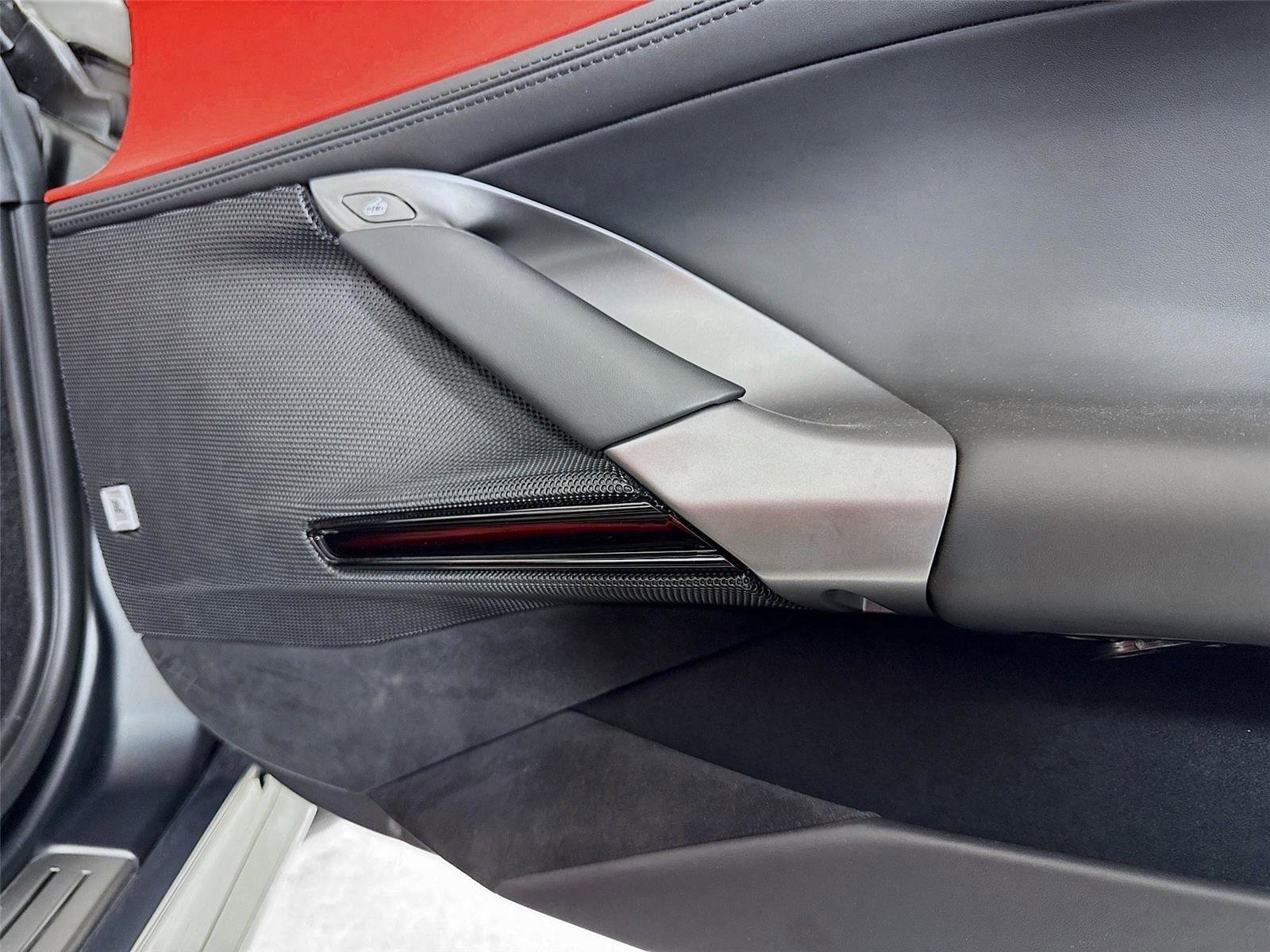 Used 2022 Ferrari SF90 Spider image 34