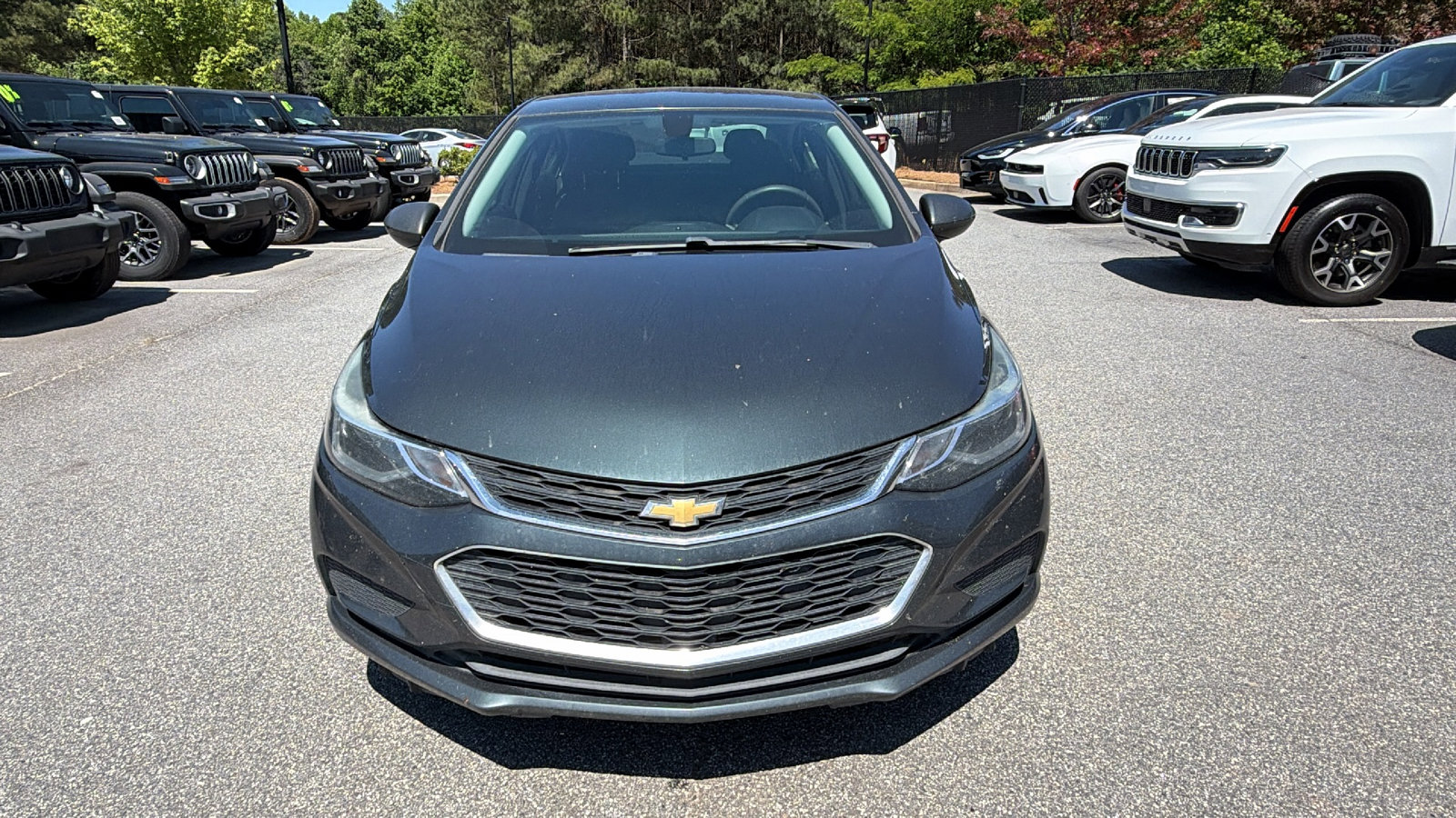 Used 2018 Chevrolet Cruze LT w/ Convenience Package FWD image 3