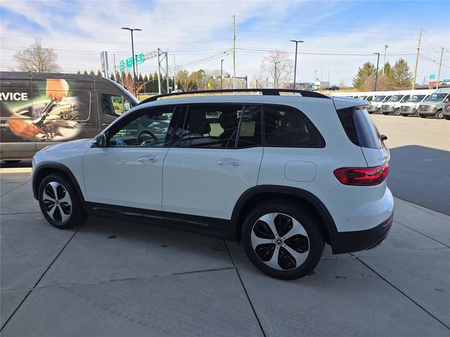 Used 2025 Mercedes-Benz GLB 250 4MATIC image 8