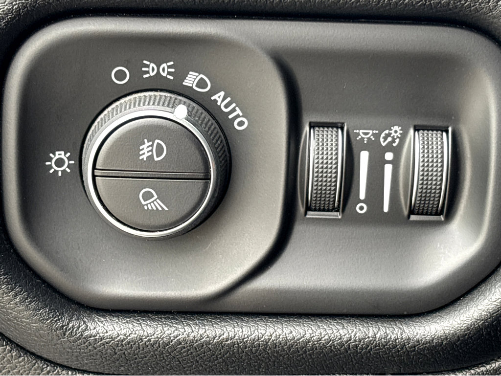 Used 2021 RAM 1500 Laramie RWD image 12