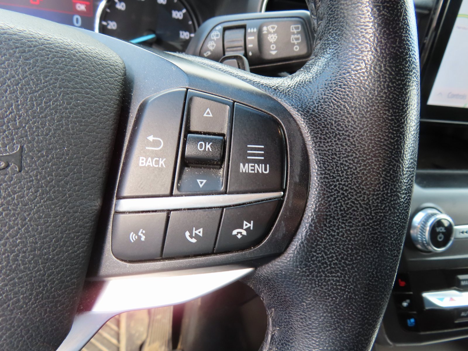 Used 2020 Ford Explorer Limited image 19