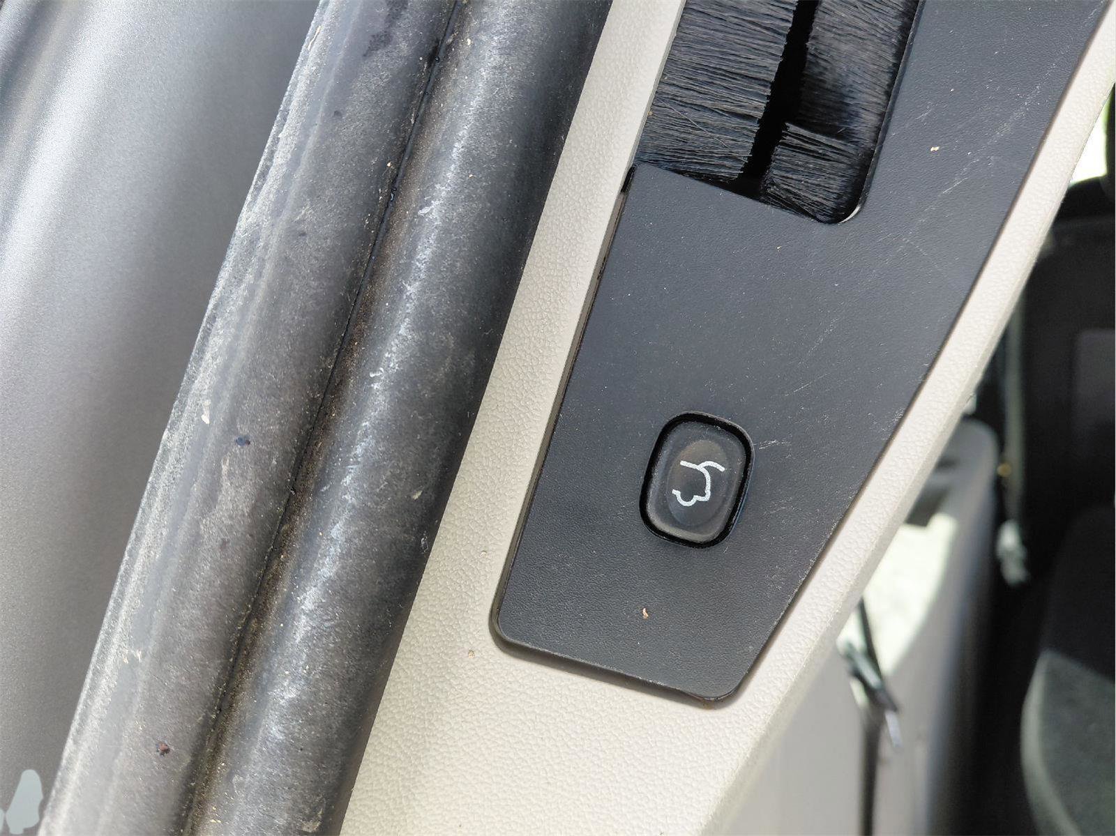 Used 2015 Chrysler Town & Country Touring FWD image 22