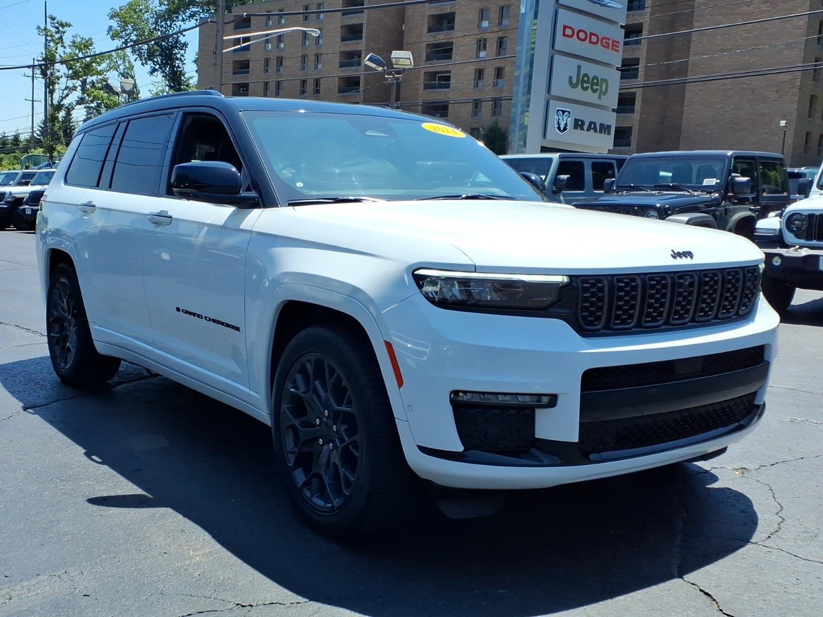 Certified 2024 Jeep Grand Cherokee L Summit AWD/4WD image 3