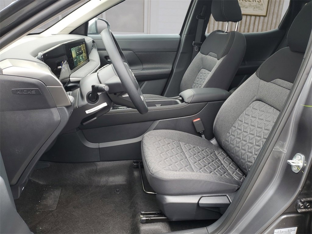 Used 2025 Nissan Kicks SV w/ SV Premium Package image 10