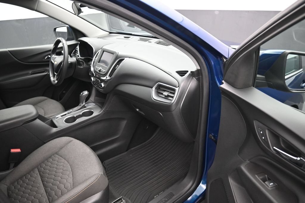 Used 2020 Chevrolet Equinox LT w/ Driver Convenience Package FWD image 9