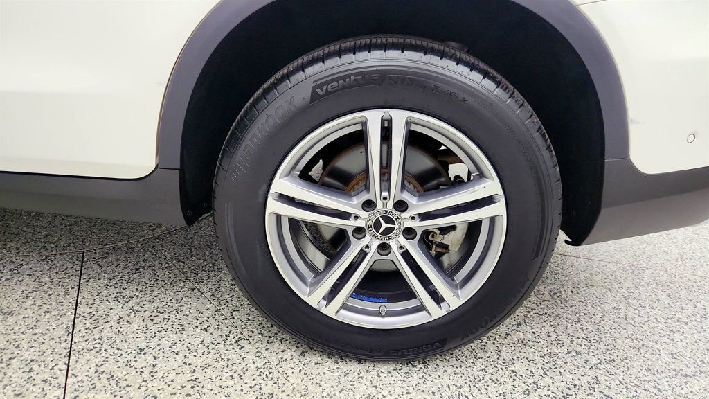 Used 2022 Mercedes-Benz GLC 300 4MATIC w/ Multimedia Package Lite image 9