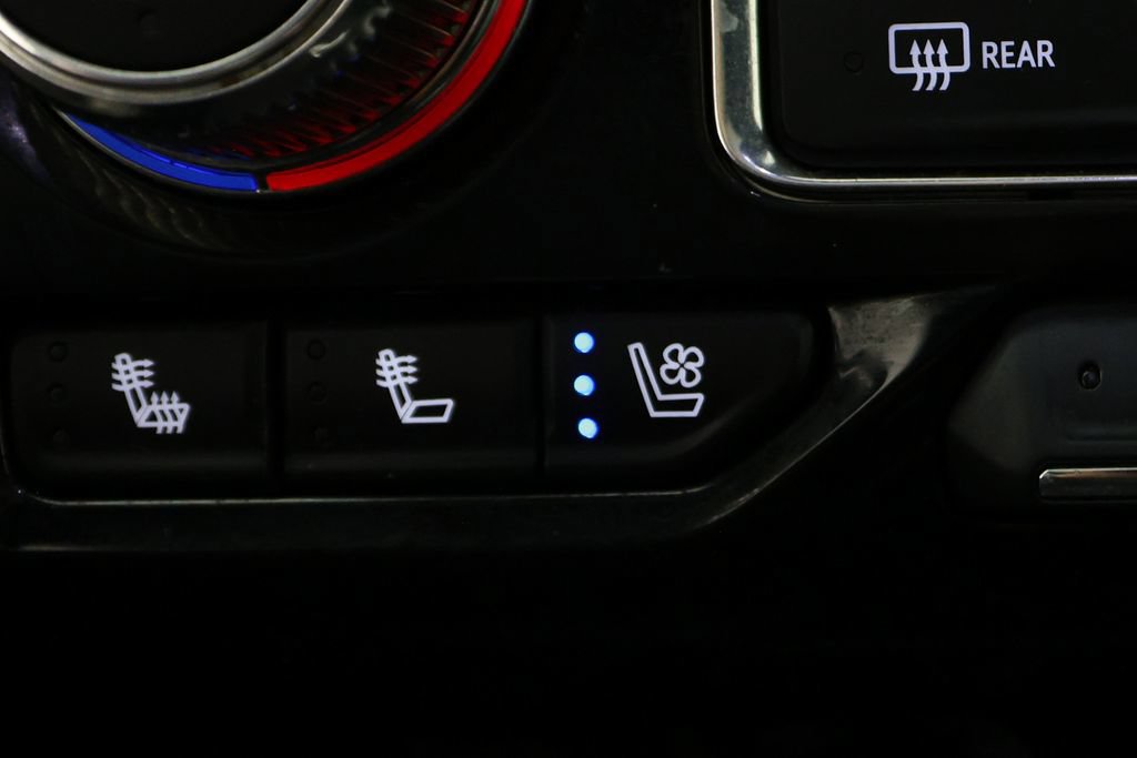 Used 2024 GMC Yukon Denali RWD image 29