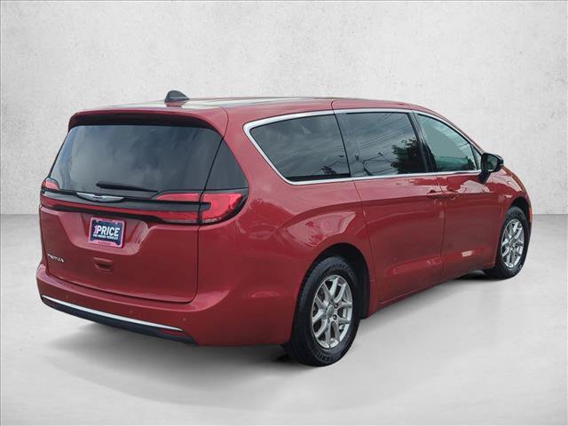 Used 2025 Chrysler Pacifica Select FWD image 5