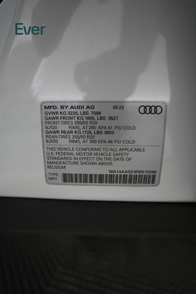 Used 2024 Audi Q8 e-tron Premium AWD/4WD image 29