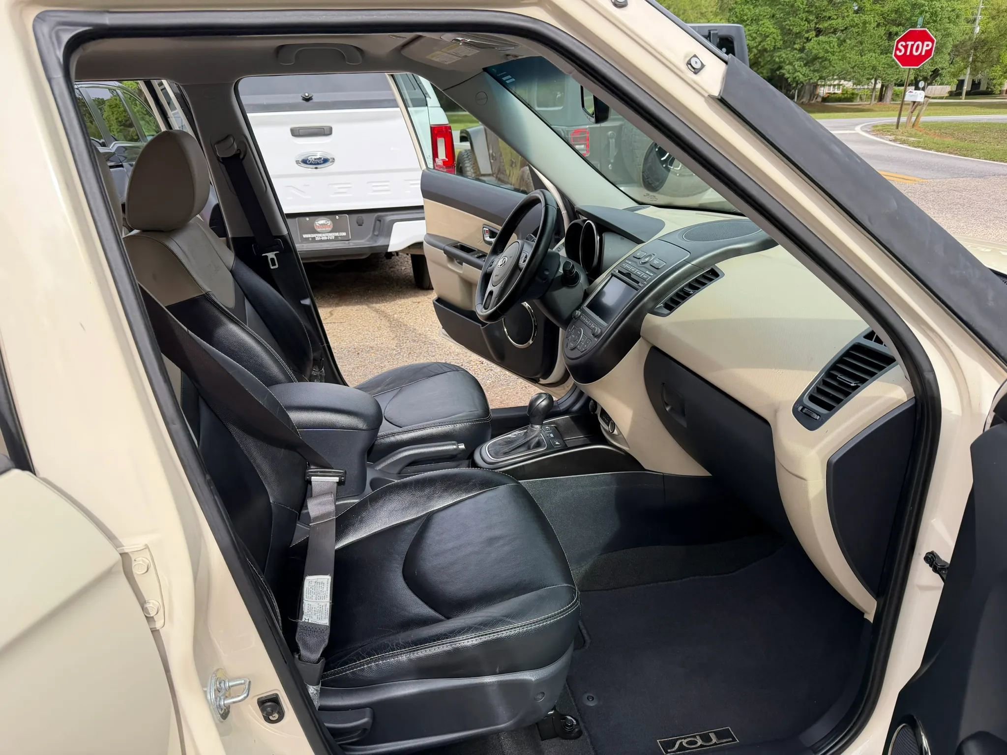 Used 2013 Kia Soul ! w/ Premium Pkg image 10