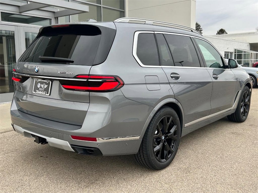 New 2025 BMW X7 xDrive40i image 3