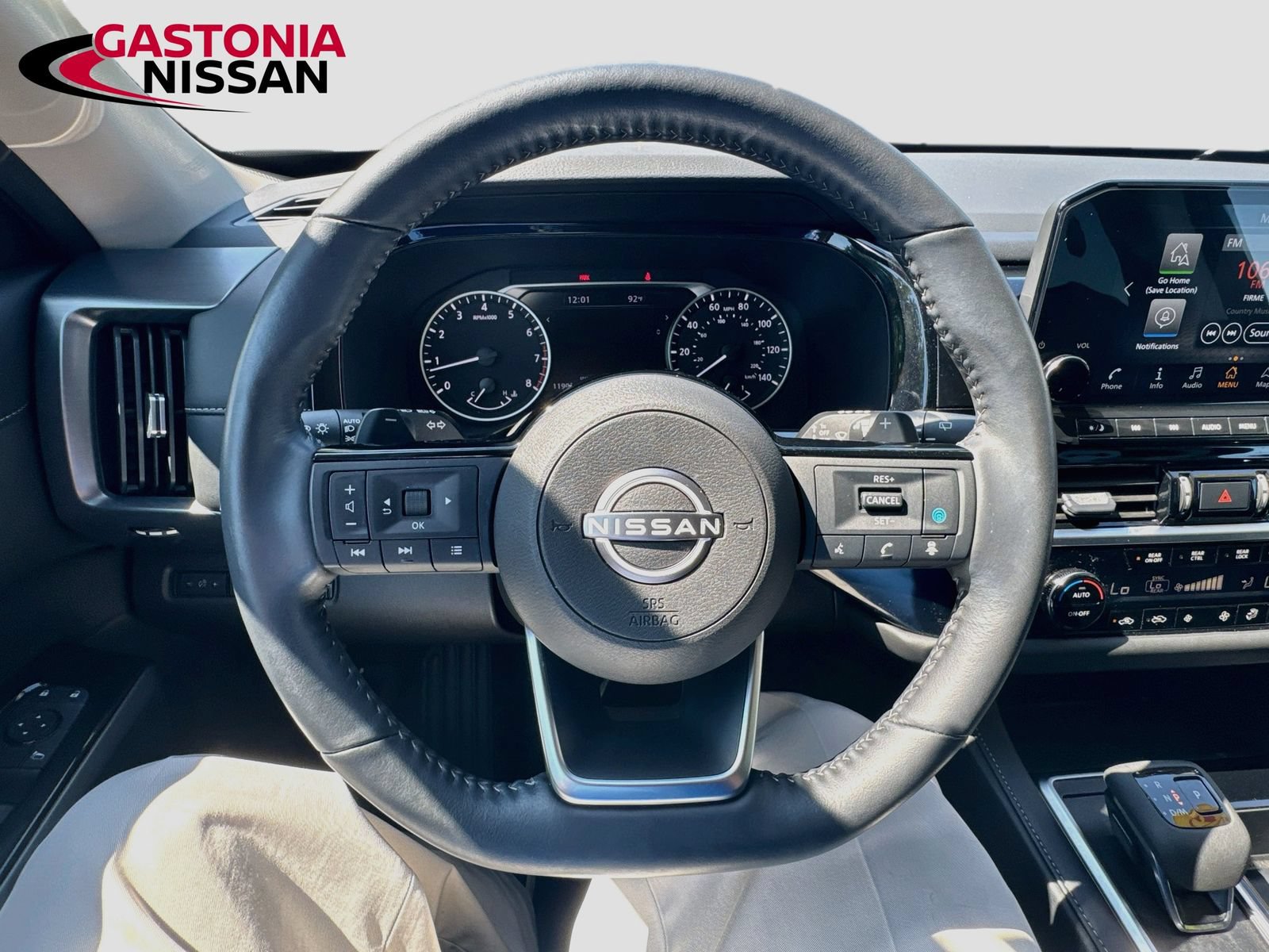 Used 2025 Nissan Pathfinder SL w/ Black Appearance Package FWD image 14