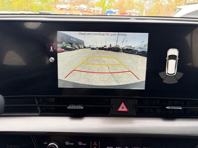 Used 2023 Kia Sportage EX image 3