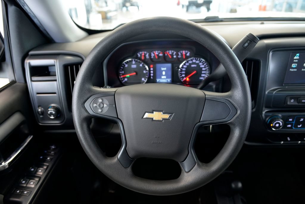 Used 2018 Chevrolet Silverado 1500 Custom w/ Custom Convenience Package AWD/4WD image 18