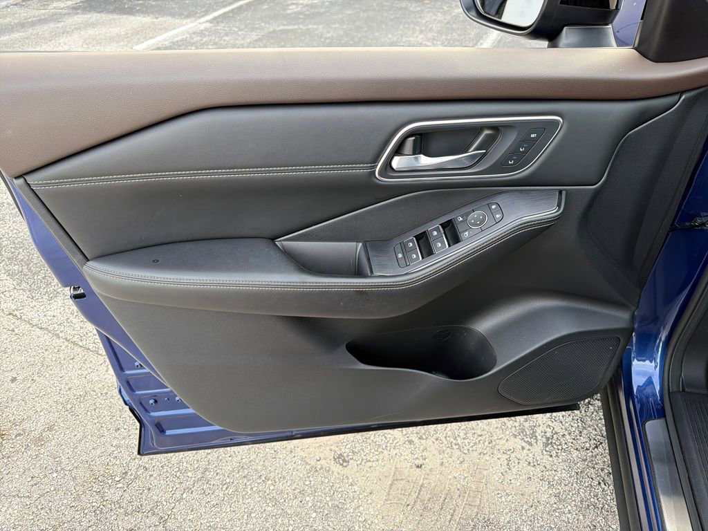 Used 2021 Nissan Rogue SL w/ Premium Package FWD image 18