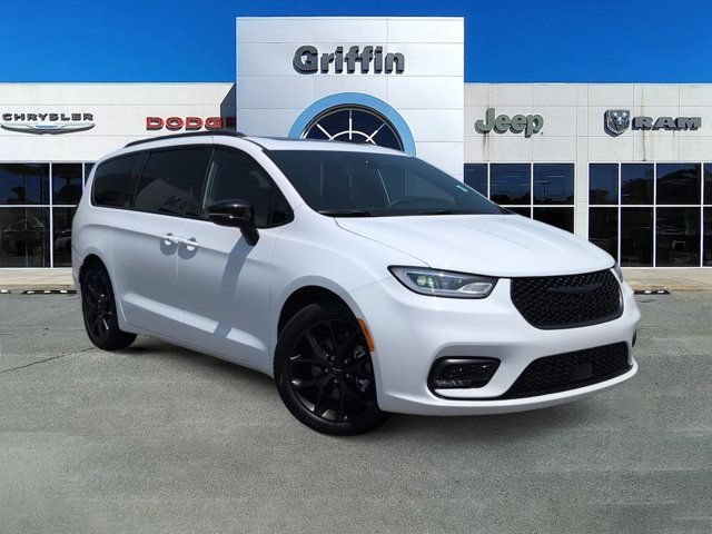 Used 2025 Chrysler Pacifica Limited