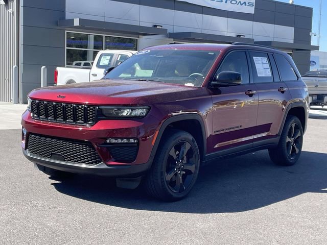 Used 2023 Jeep Grand Cherokee Limited w/ Black Appearance Package image 29