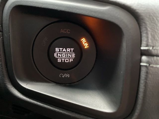 Used 2024 Jeep Gladiator Rubicon w/ Technology Group image 9