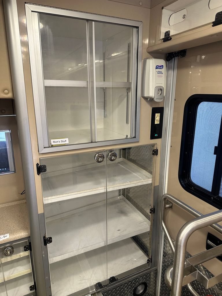 Used 2011 Chevrolet Express 4500 w/ Ambulance Package RWD image 30