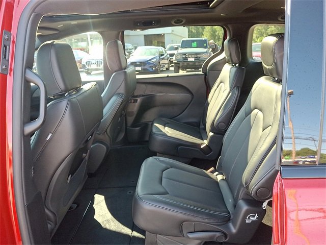 New 2026 Chrysler Pacifica Select image 7