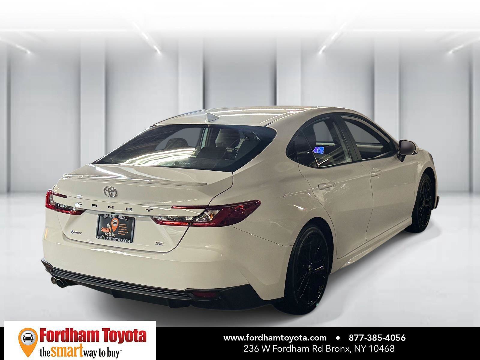 Used 2025 Toyota Camry SE FWD image 7
