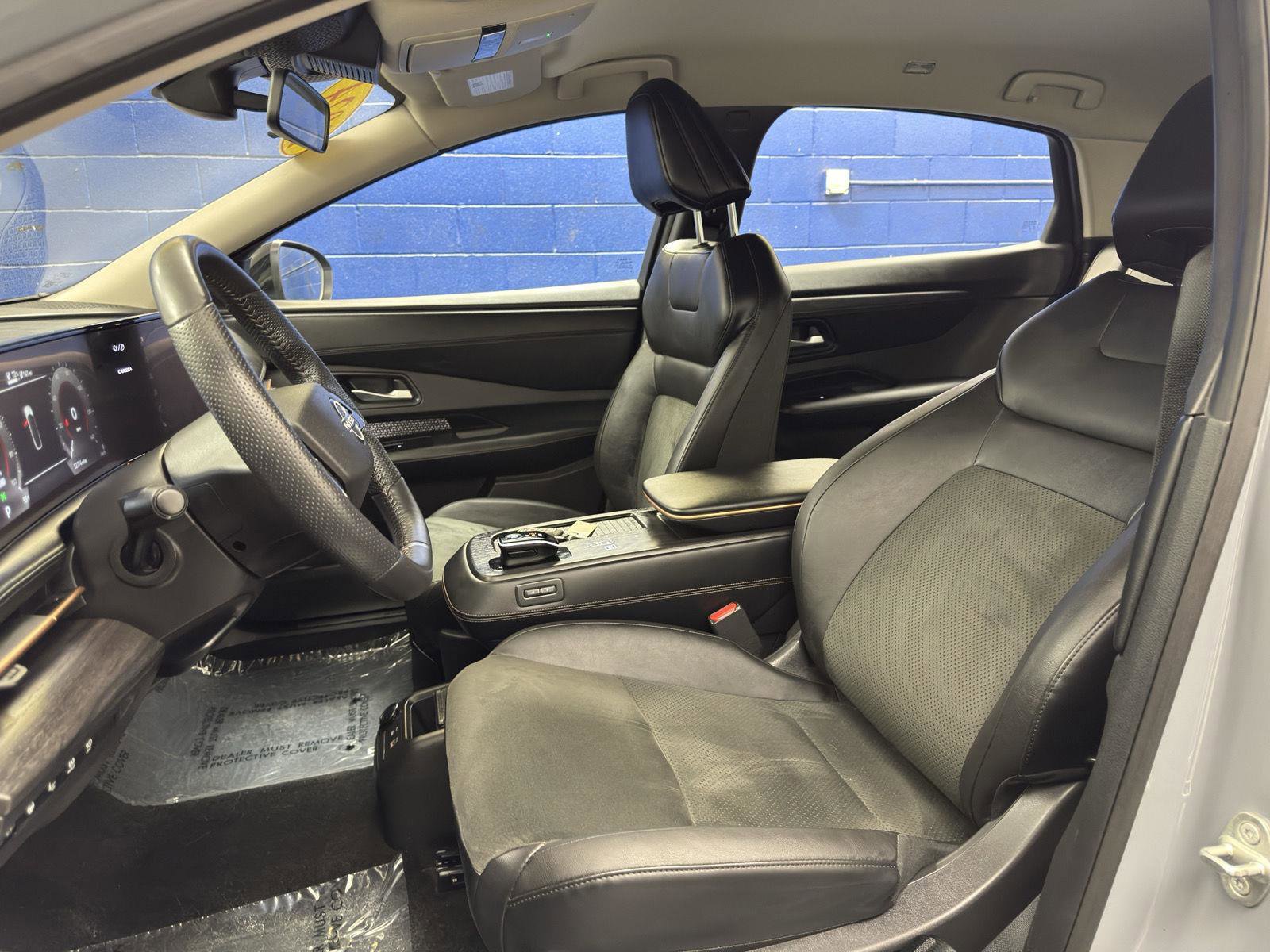 Used 2024 Nissan Ariya AWD image 15