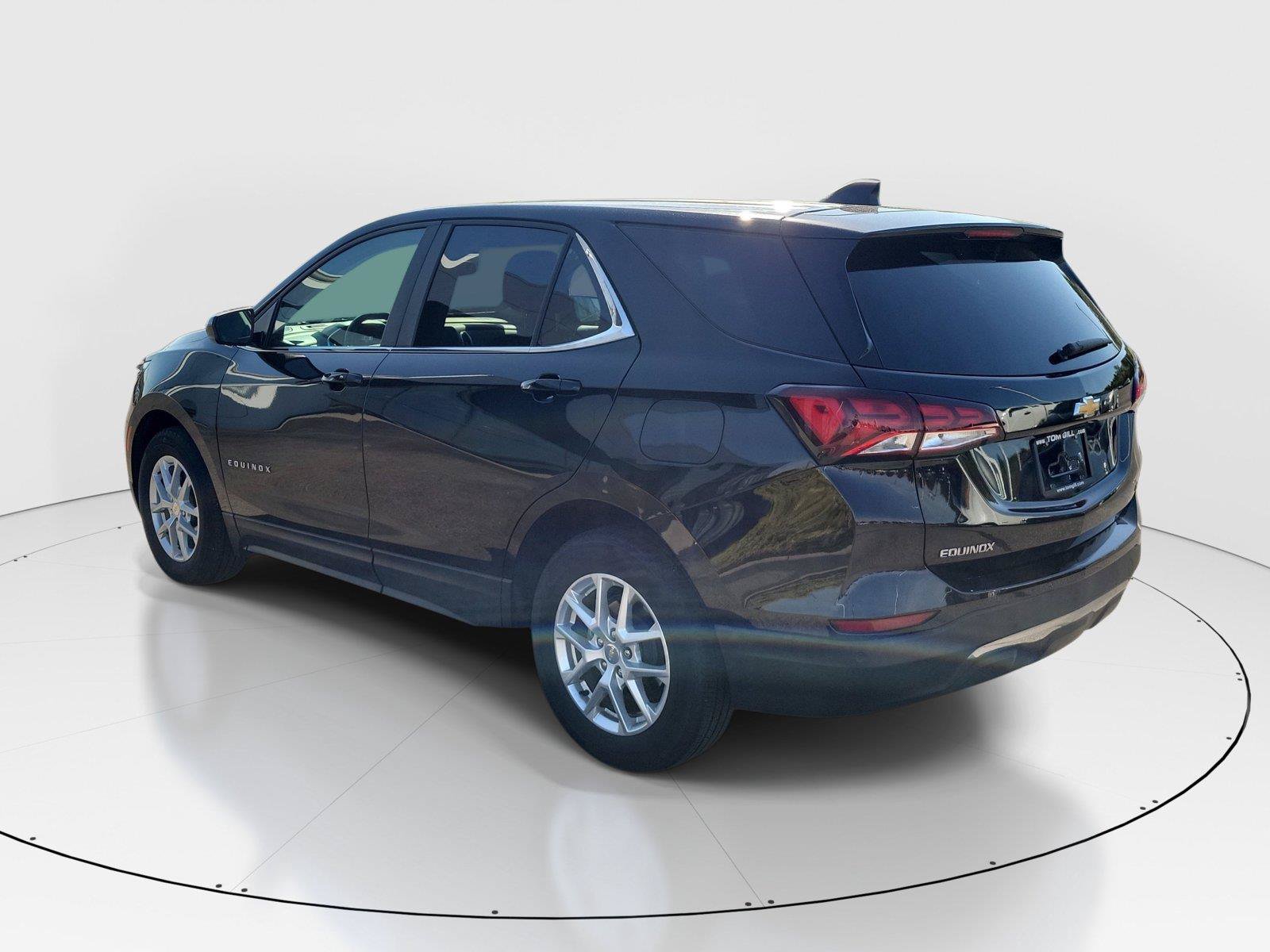 Used 2024 Chevrolet Equinox LT FWD image 3