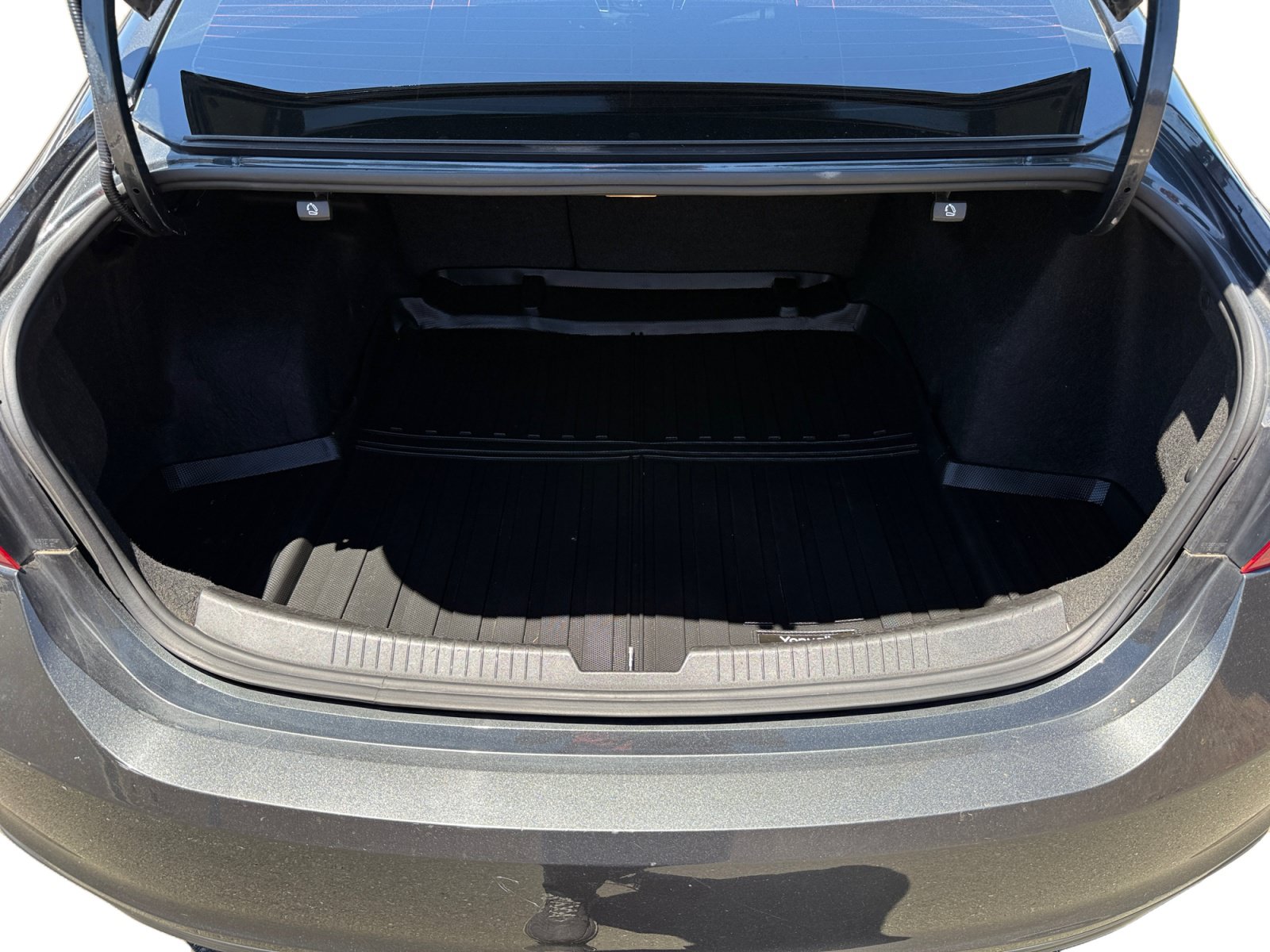 Used 2018 Chevrolet Malibu LT FWD image 17