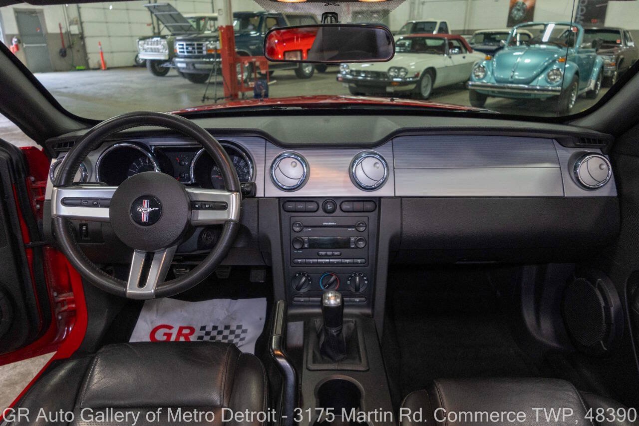 Used 2005 Ford Mustang GT Premium RWD image 17